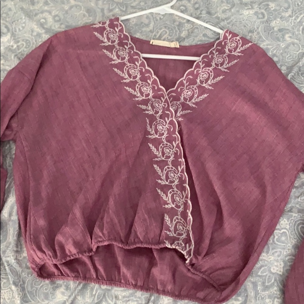 TRENDY TOP - Picture 2 of 3